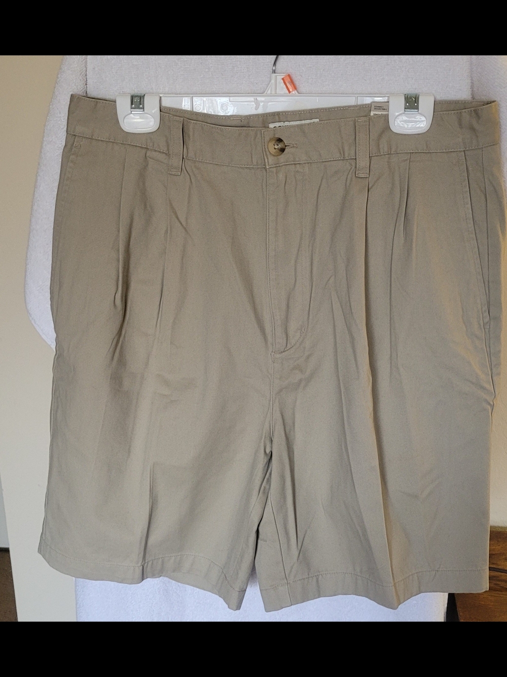 Covington Men's Tan Flat Pleated Front Cotton Shorts, 34, Business, Casual (308)